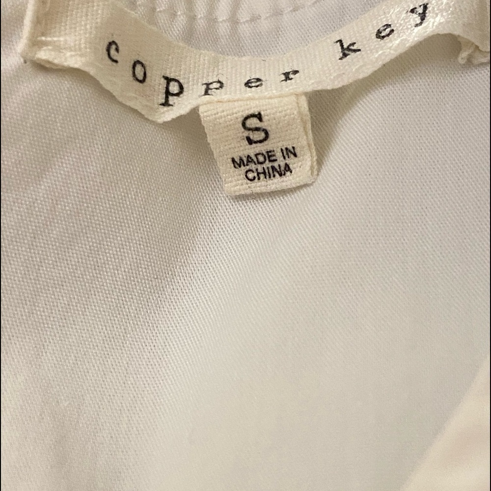 Copper Key Ruffled Cold Shoulder Top Size S - Picture 3 of 11